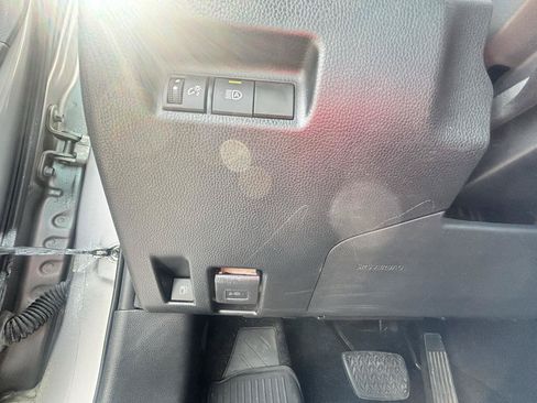 Used 2020 Toyota RAV4 XLE AWD/4WD image 39