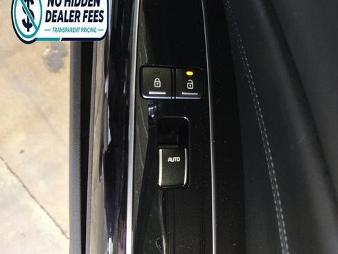 Used 2017 Kia K900 Premium RWD image 23