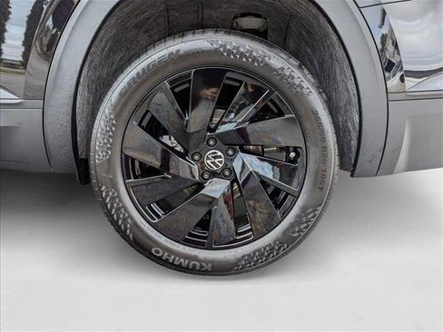 New 2025 Volkswagen Atlas SE image 9