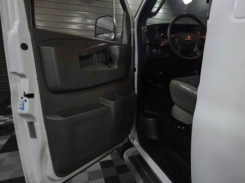 Used 2019 GMC Savana 2500 w/ Driver Convenience Package image 28