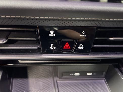 Used 2024 Volkswagen Atlas SE image 30