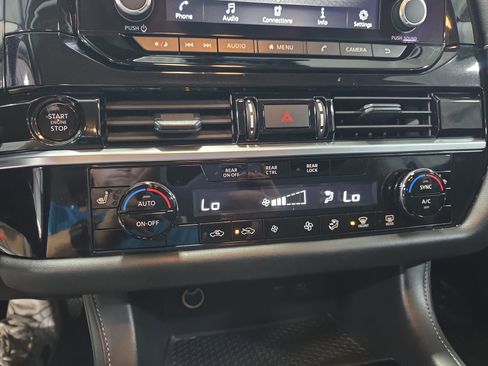 Used 2025 Nissan Pathfinder SV image 23