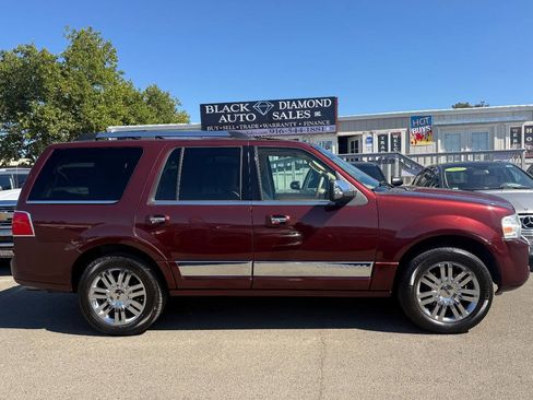 Used 2010 Lincoln Navigator 4WD image 2