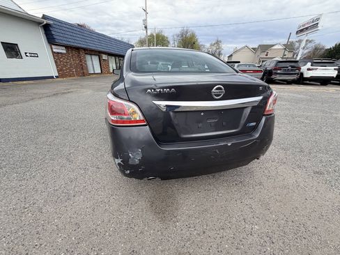 Used 2013 Nissan Altima 2.5 S FWD image 10