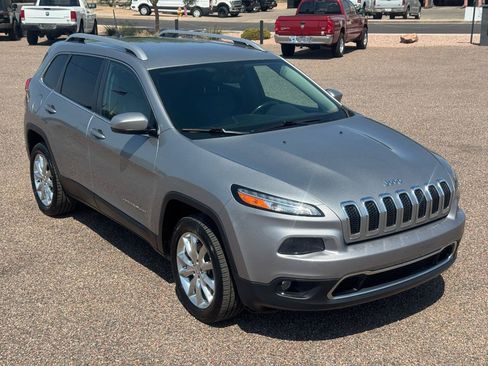 Used 2016 Jeep Cherokee Limited FWD image 23