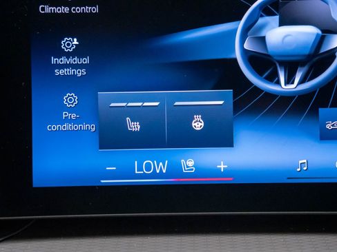 New 2026 BMW 330i xDrive Sedan w/ M Sport Package image 27