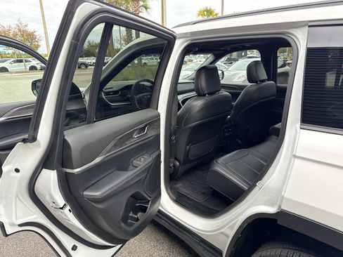 Used 2025 Jeep Grand Cherokee Limited w/ Black Appearance Package image 15