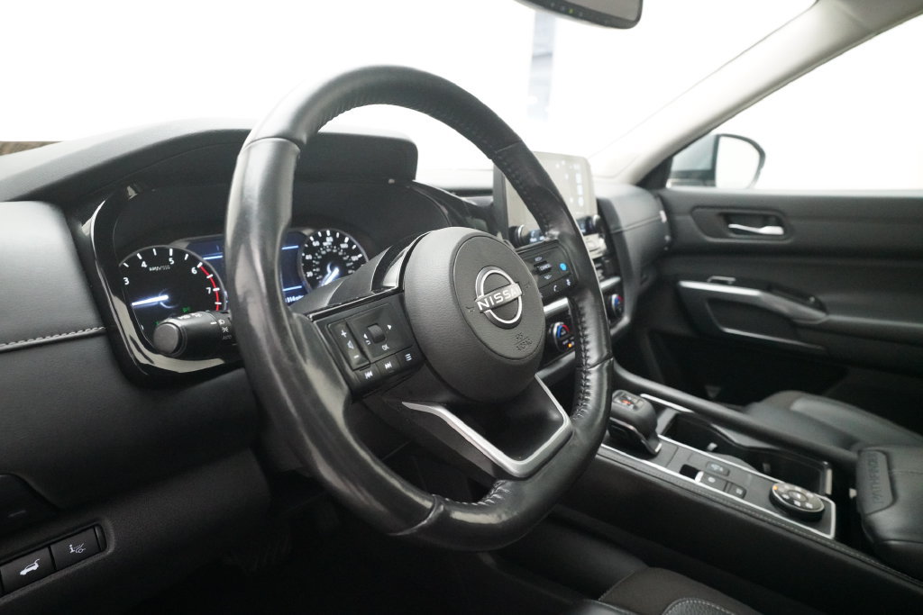 Used 2022 Nissan Pathfinder SL AWD/4WD image 8