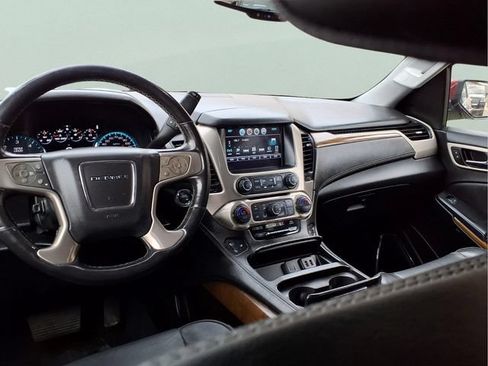 Used 2020 GMC Yukon XL Denali AWD/4WD image 5