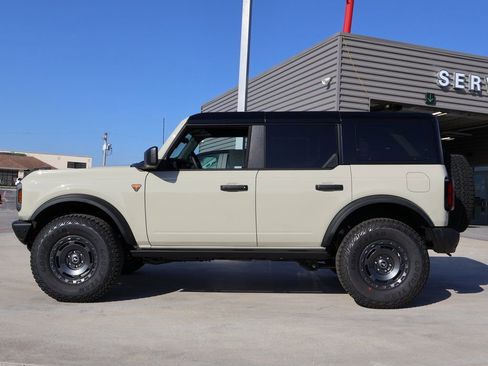 New 2025 Ford Bronco Badlands w/ Sasquatch Package image 2