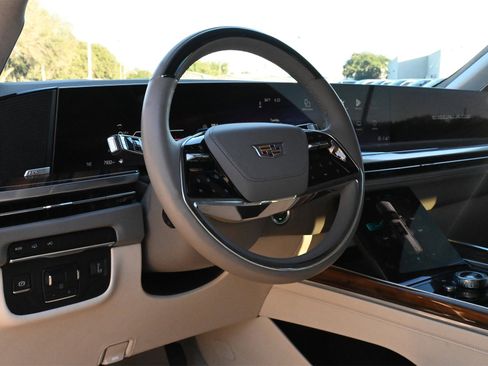 Certified 2025 Cadillac Escalade Sport Platinum image 17