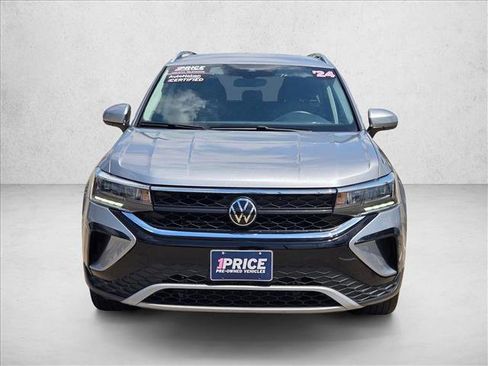 Used 2024 Volkswagen Taos SE FWD image 2