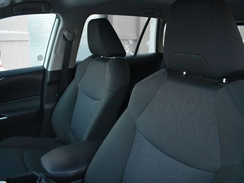 Used 2025 Toyota RAV4 XLE image 9