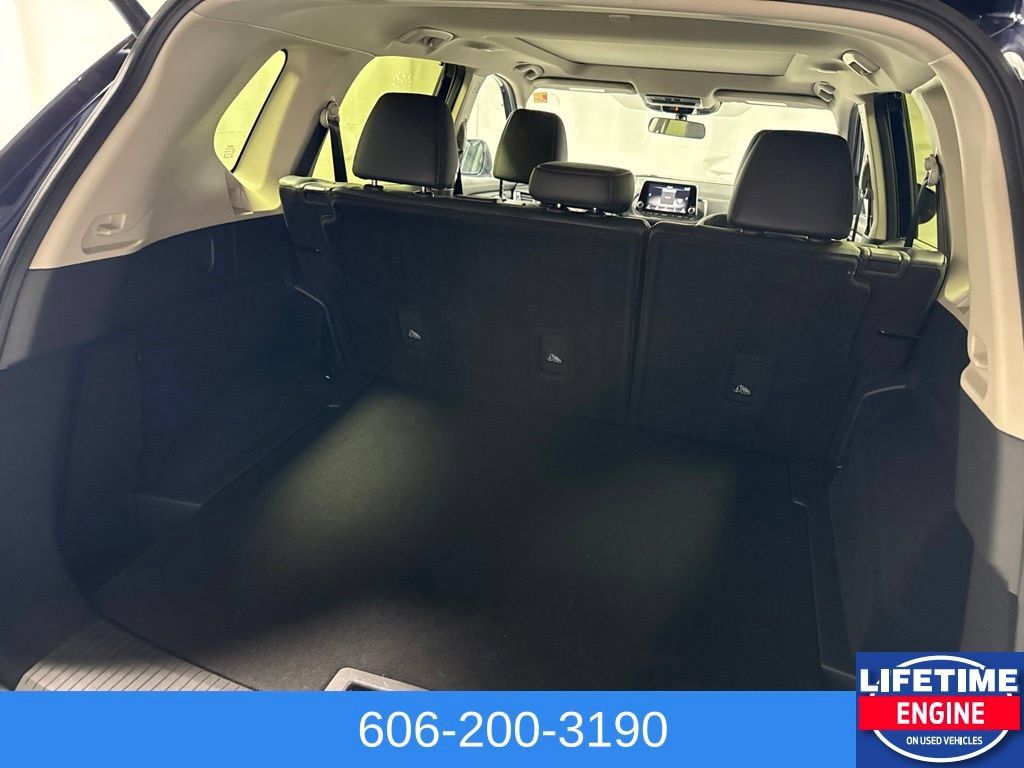 Used 2024 Nissan Rogue SV w/ SV Premium Package AWD/4WD image 16