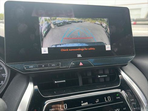 Certified 2024 Toyota Venza XLE AWD/4WD image 18