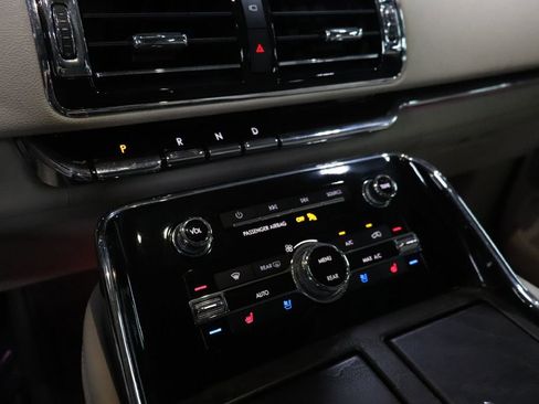 Used 2021 Lincoln Navigator Reserve w/ Luxury Package image 32