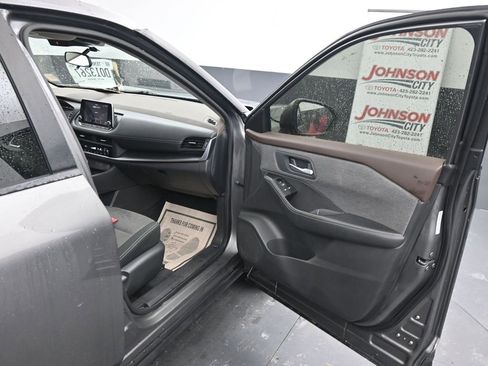 Used 2023 Nissan Rogue SV image 19