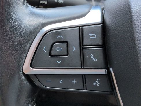 Used 2020 Toyota Highlander Limited FWD image 26