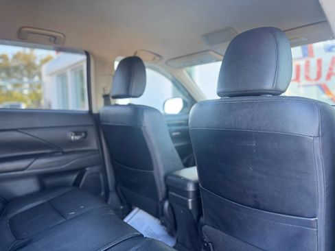 Used 2018 Mitsubishi Outlander SE image 44