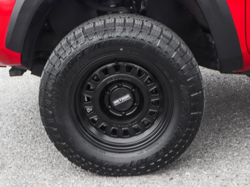 Used 2020 Toyota Tacoma TRD Off-Road w/ Technology Package AWD/4WD image 40