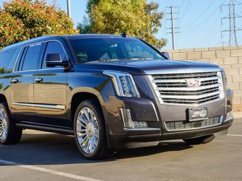 Used 2018 Cadillac Escalade ESV Platinum AWD/4WD image 5