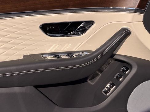 New 2026 Bentley Flying Spur Azure image 17