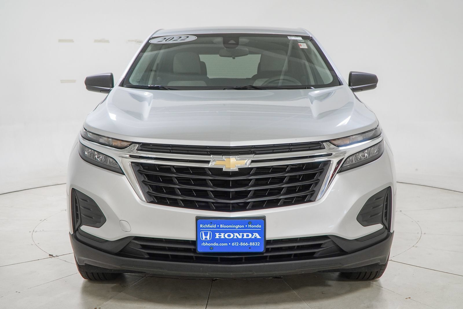 Used 2022 Chevrolet Equinox LS w/ LS Convenience Package AWD/4WD image 2
