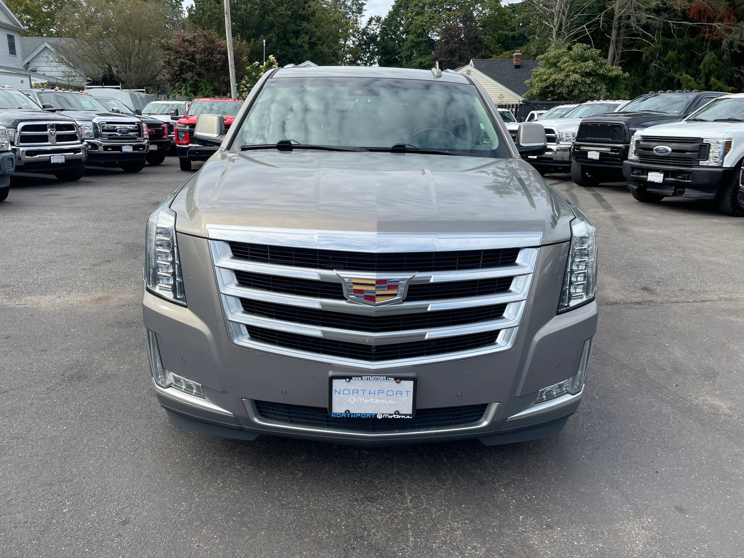 Used 2018 Cadillac Escalade ESV Luxury AWD/4WD image 7