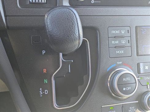 Used 2018 Toyota Sienna LE image 18