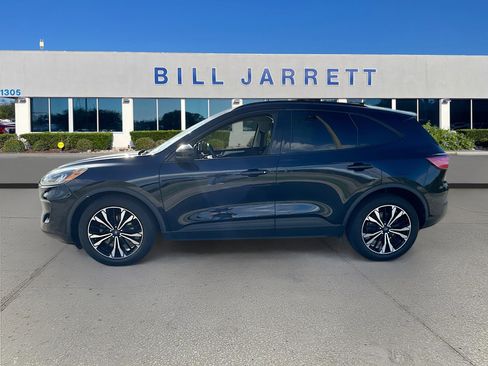 Certified 2021 Ford Escape SE w/ SE Sport Appearance Package image 4