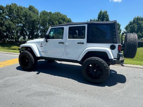 Used 2016 Jeep Wrangler Unlimited Sahara AWD/4WD image 10
