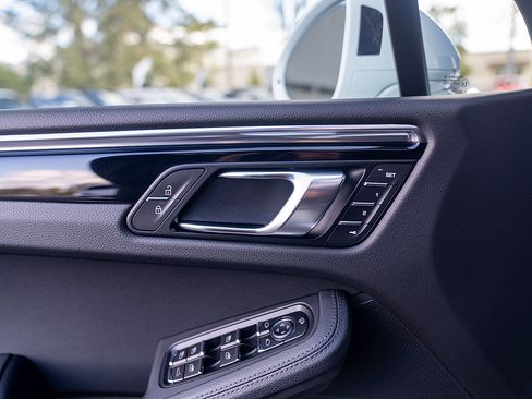 Certified 2026 Porsche Macan S AWD/4WD image 17