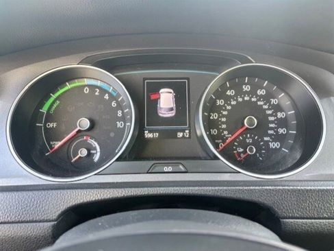 Used 2016 Volkswagen e-Golf SE w/ DC Fast Charging Package image 17