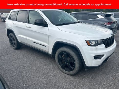 Used 2020 Jeep Grand Cherokee Laredo AWD/4WD image 5