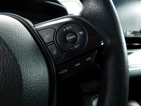 Used 2022 Toyota Corolla LE FWD image 18