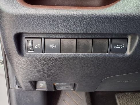 Used 2019 Toyota RAV4 Limited AWD/4WD image 14
