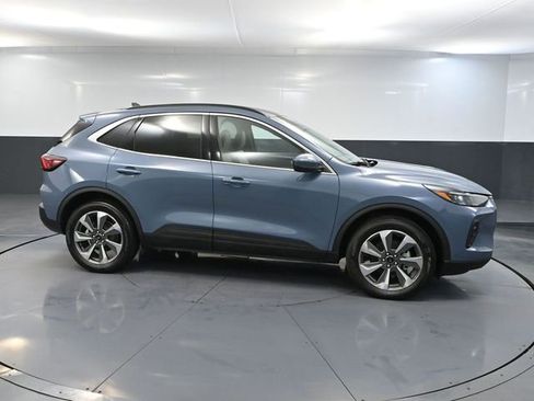 Used 2025 Ford Escape Platinum image 3