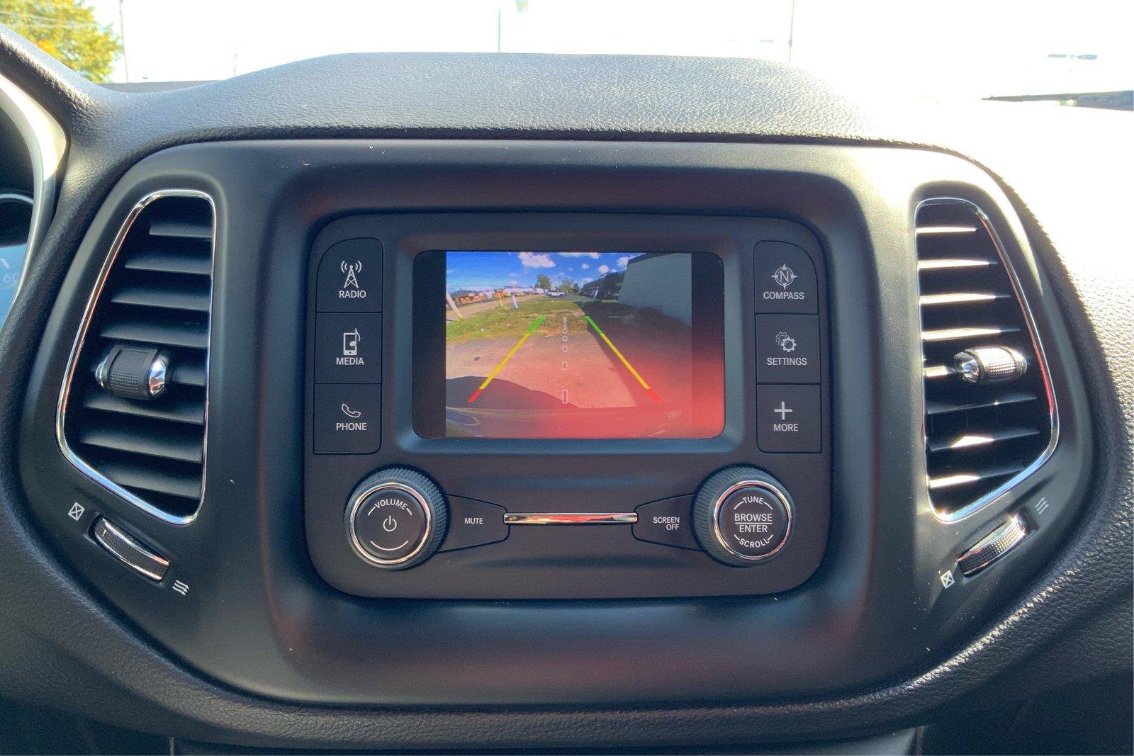 Used 2018 Jeep Compass Latitude w/ Cold Weather Group AWD/4WD image 32
