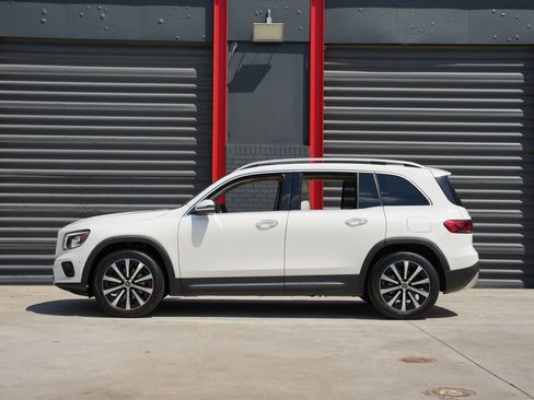Used 2021 Mercedes-Benz GLB 250 w/ Premium Package image 5