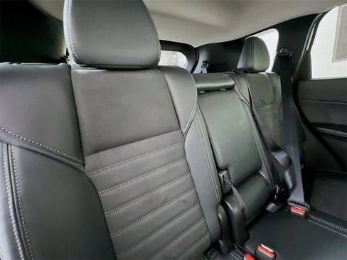 Used 2024 Mitsubishi Outlander SE image 26