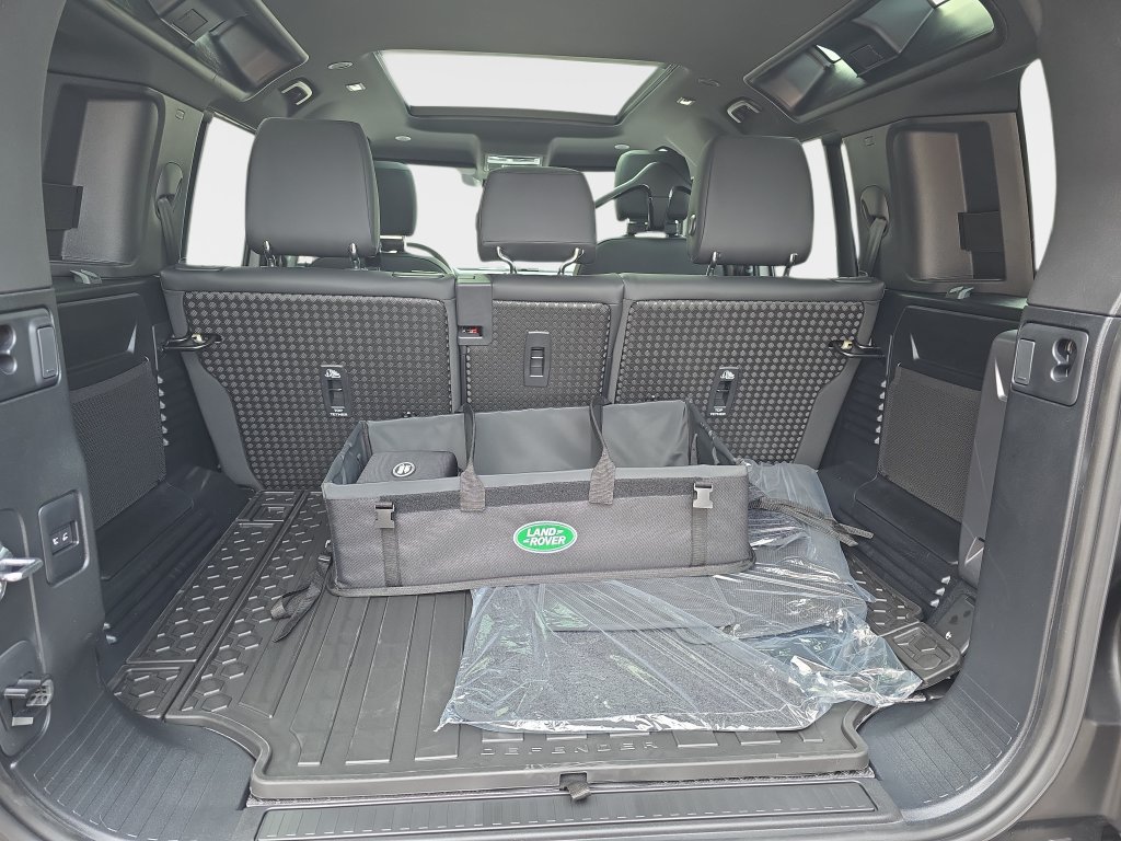 New 2026 Land Rover Defender 110 S AWD/4WD image 10