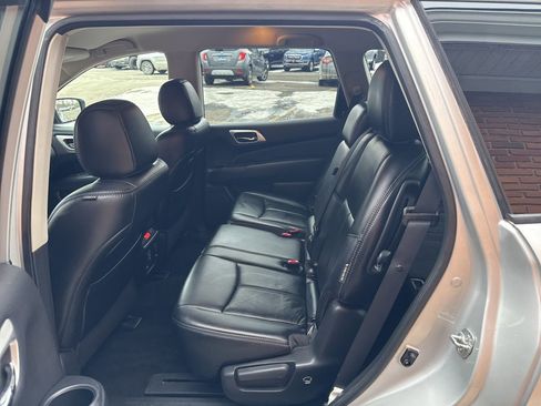 Used 2018 Nissan Pathfinder SL image 19