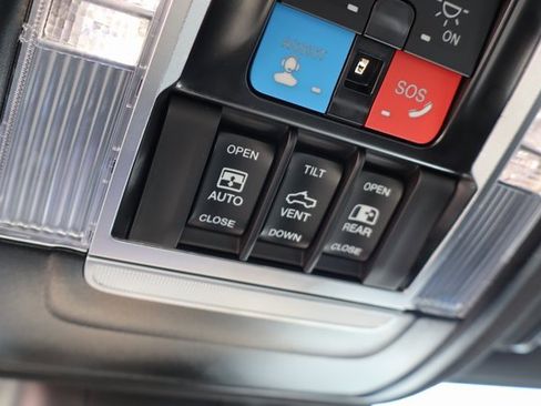 Used 2025 RAM 3500 Laramie image 32