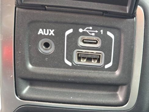 Used 2025 Jeep Gladiator Sport AWD/4WD image 11