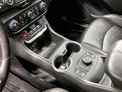 Used 2019 GMC Terrain SLT w/ Preferred Package FWD image 16