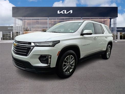 Used 2023 Chevrolet Traverse LT image 3