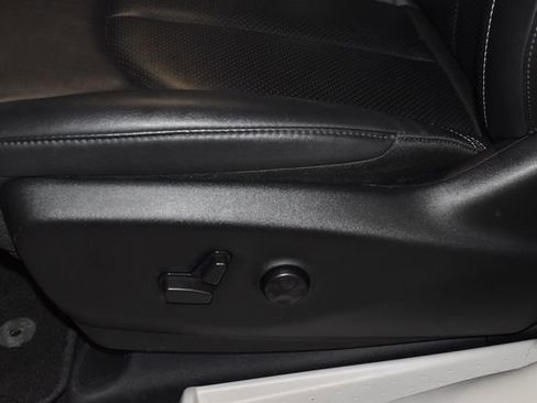 Certified 2024 Chrysler Pacifica Touring-L image 13