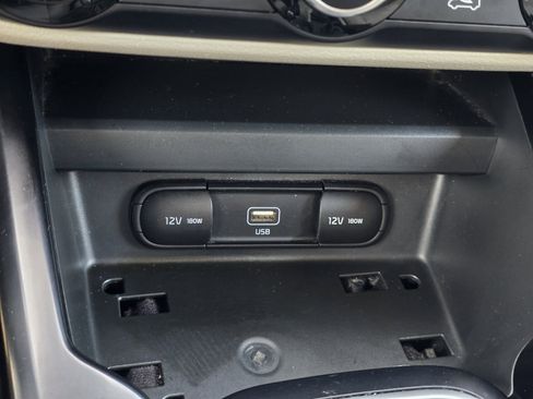 Used 2020 Kia Soul LX FWD image 19