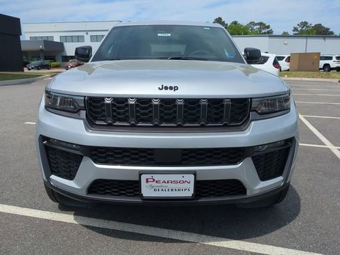 New 2026 Jeep Grand Cherokee Limited AWD/4WD image 9