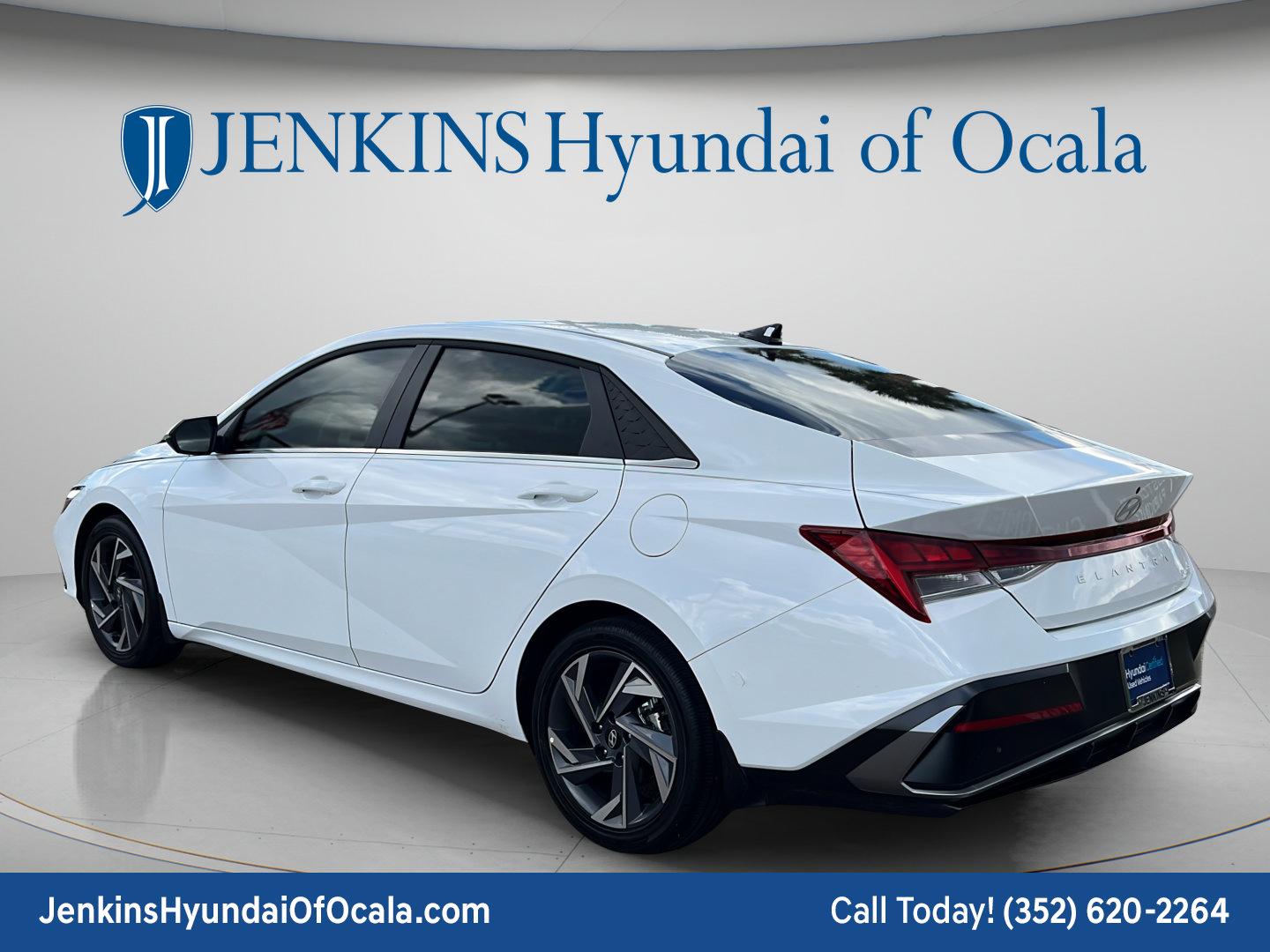 Certified 2025 Hyundai Elantra Limited FWD image 11